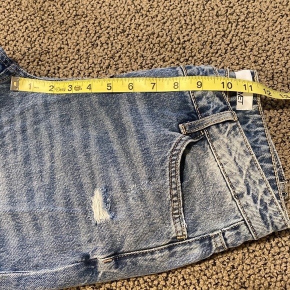 Vervet Straight Legged Distressed Button Fly Jeans Size 25 in Like New Condition - Picture 10 of 11